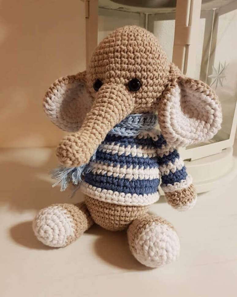 28. Decora&ccedil;&atilde;o de quarto de beb&ecirc; com amigurumi de elefantinho &ndash; Foto: Ipsilou Design