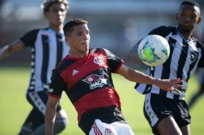 Thiaguinho chegou ao Flamengo depois de se destacar no Náutico (Foto: Gilvan de Souza/CRF)