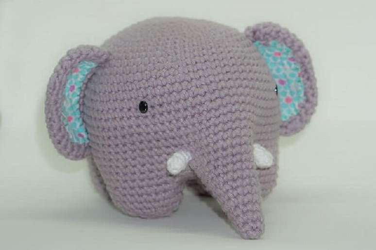 7. Amigurumi de elefantinho para peso de porta Foto Lim&atilde;o na &Aacute;gua