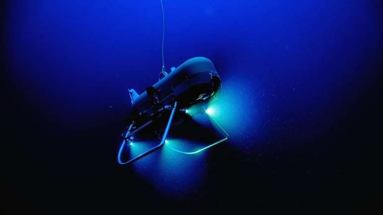 O veículo robótico subaquático Orpheus aventura-se em regiões não mapeadas nas profundezas do oceano