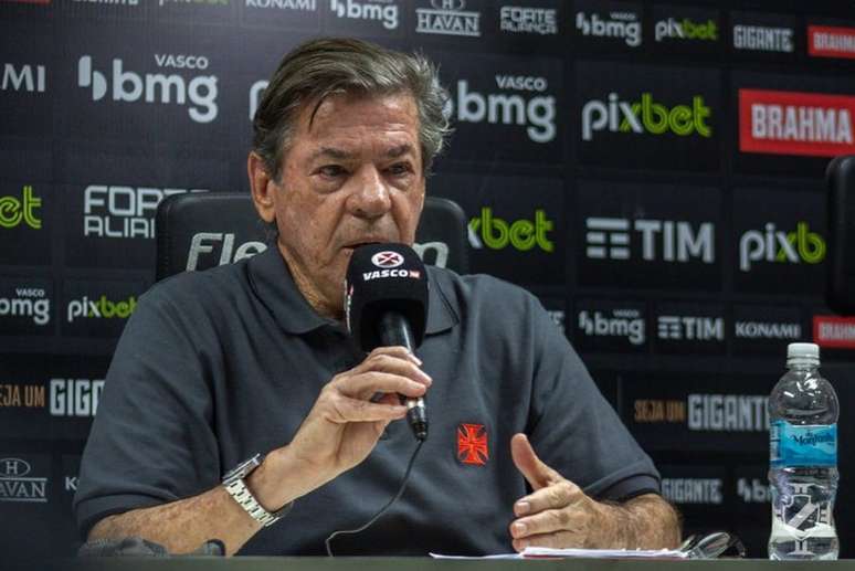 Jorge Salgado comanda um Vasco que vive crises sequenciais (Foto: João Pedro Isidro / Vasco)