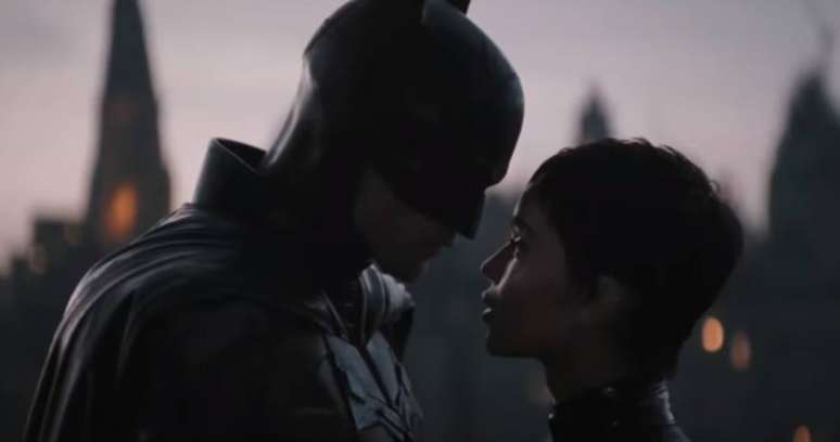 Robert Pattinson e Zoë Kravitz como Batman e Mulher-Gato em cena do filme 'The Batman', que será lançado em 2022