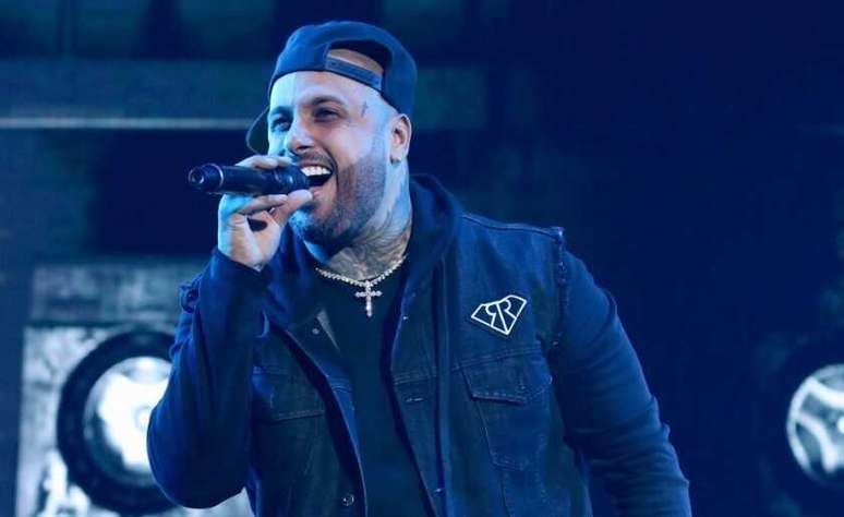 Nicky Jam, um dos expoentes do reggaeton atualmente, cantando em show (Foto/Reprodução/Internet)