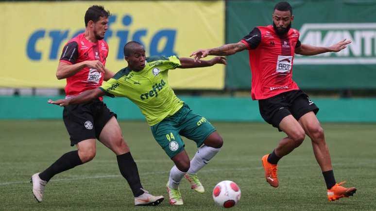 Endrick participa de jogo-treino na pré-temporada do time profissional do Verdão (Foto: Cesar Grecco/Palmeiras)