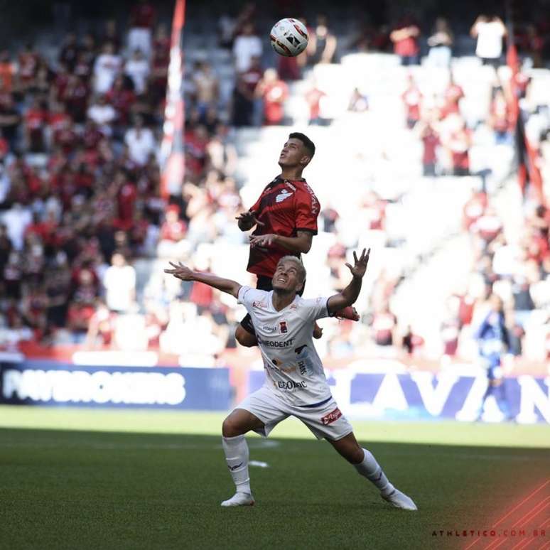 Partida foi disputa na Arena da Baixada, em Curitiba (Foto: Divulgação/Gustavo Oliveira/Athletico)