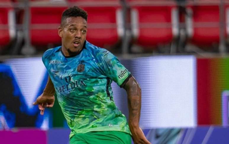 Wellington Tanque em ação peloShonan Bellmare, do Japão (Foto: Divulgação)