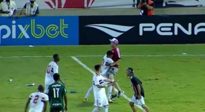 Confusão no jogo São Paulo x Palmeiras marcou semifinal da Copinha deste ano (Foto: Reprodução/Twitter)