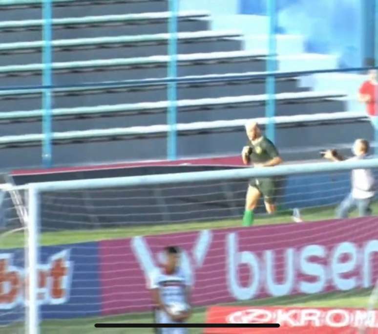 Betinho comemora o gol do Altos (Foto: Reprodução/Copa do Nordeste)