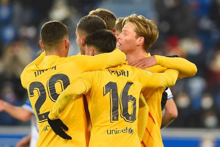 Barcelona chegou aos 35 pontos com a vitória sobre o Alavés no Campeonato Espanhol (Foto: ANDER GILLENEA / AFP)