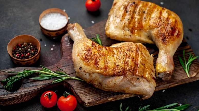 O tempero é responsável por realçar o sabor do frango nas receitas
