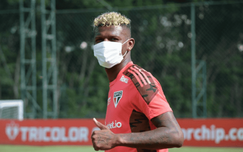 Arboleda será desfalque do São Paulo nos primeiros jogos do Paulistão (Foto: Rubens Chiri / saopaulofc.net)