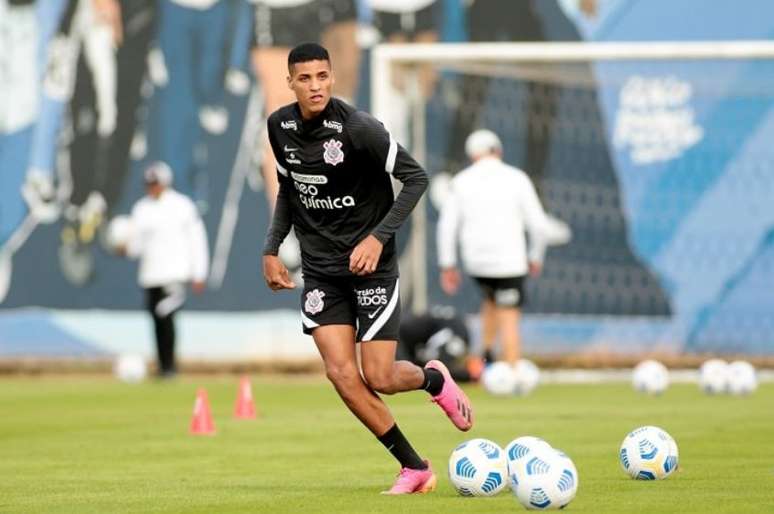 Varanda durante treinamento do Timão (Foto: Rodrigo Coca/Ag. Corinthians)