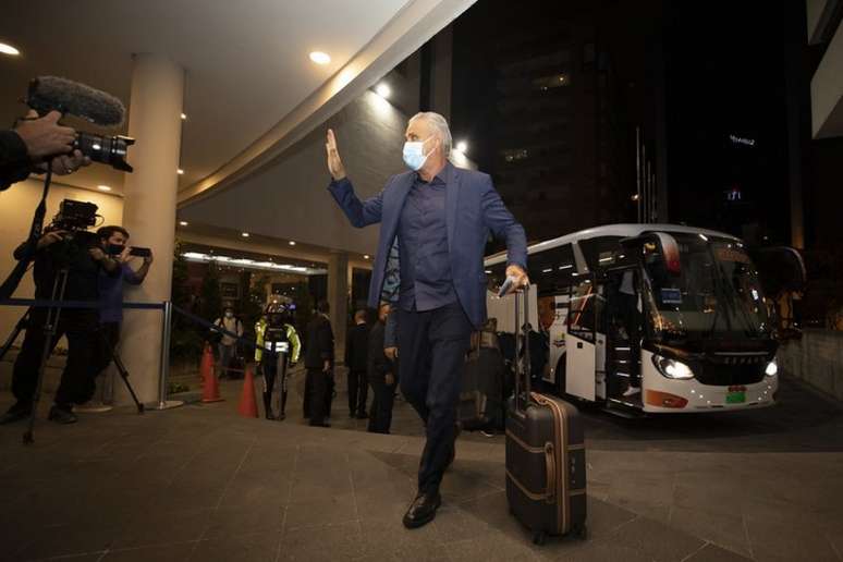 Tite chega ao Hotel no Equador - Lucas Figueiredo/CBF