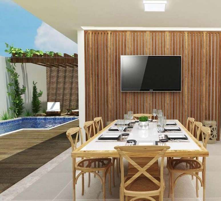 53. Painel ripado de madeira para decoração de cantinho do churrasco com piscina – Foto: Otimizi