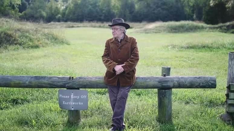 Autoproclamado fil&oacute;sofo, embora n&atilde;o tenha forma&ccedil;&atilde;o acad&ecirc;mica, Olavo se projetou a partir dos anos 1980 como articulista conservador