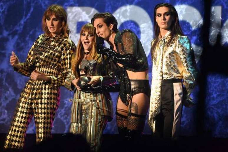 Maneskin durante premiação no EMA 2021