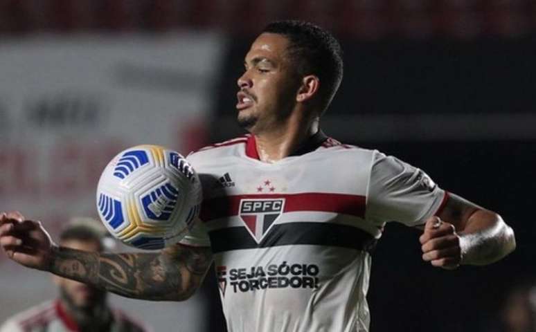 Luciano se recupera de lesão na panturrilha esquerda (Foto: Rubens Chiri / saopaulofc.net)