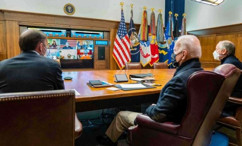 Joe Biden em encontro com conselheiros de segurança no dia 22, quando tema foi a crise russo-ucraniana