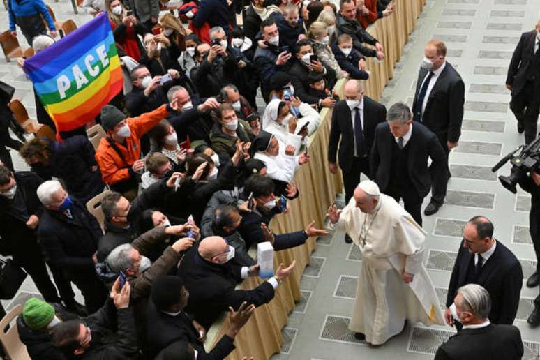 Papa Francisco pede que pais acompanhem filhos e não os julguem