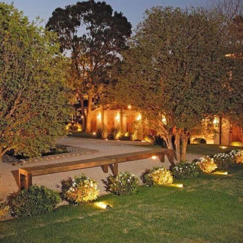 Iluminação de jardim: conheça os tipos e 10 lindos projetos!