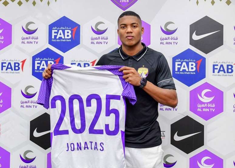 Jonatas Santos renovou recentemente com o Al Ain (Foto: Divulgação / Al Ain)