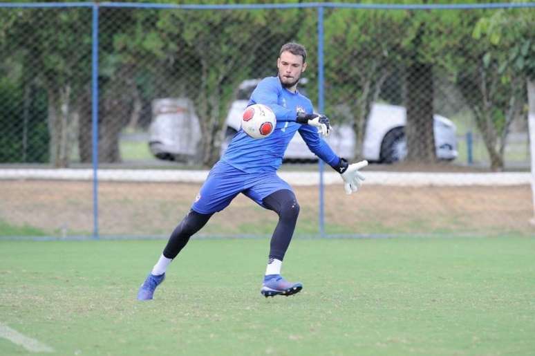 Vamos jogar no meio da selva', diz goleiro inglês sobre estreia em