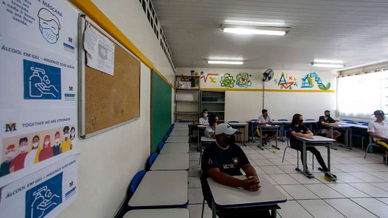 Ter os filhos vacinados pode dar segurança para os pais voltarem a matriculá-los e para favorecer a recuperação escolar das crianças que mais perderam aula e estímulo