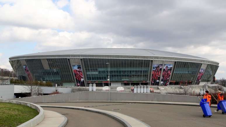 Um novo estádio foi erguido em Donetsk para a Euro 2012, mas não recebe partidas desde 2014