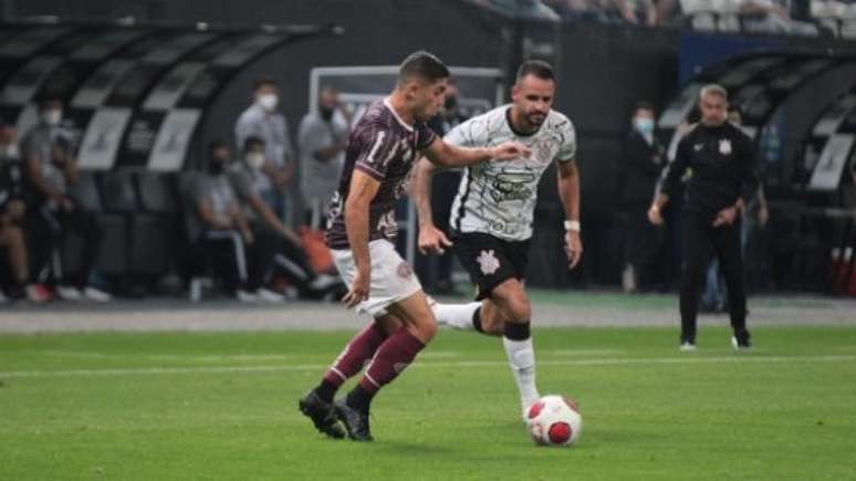 Renato Augusto foi um dos destaques do Timão no empate na estreia  (Foto: Jonatan Dutra/Ferroviária SA)