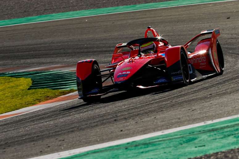 Oliver Rowland durante a pré-temporada da Fórmula E com a Mahindra 