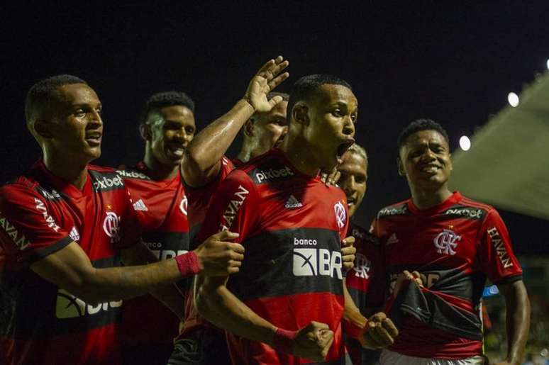 Lázaro vibra com o segundo gol marcado diante da Portuguesa (Foto: Alexandre Vidal/Flamengo)