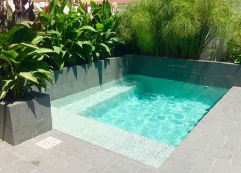 39. Piscina quadrada para &aacute;rea externa moderna &ndash; Foto Engineering Discoveries