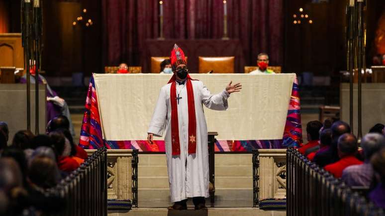 Rohrer tomou posse como bispo em setembro