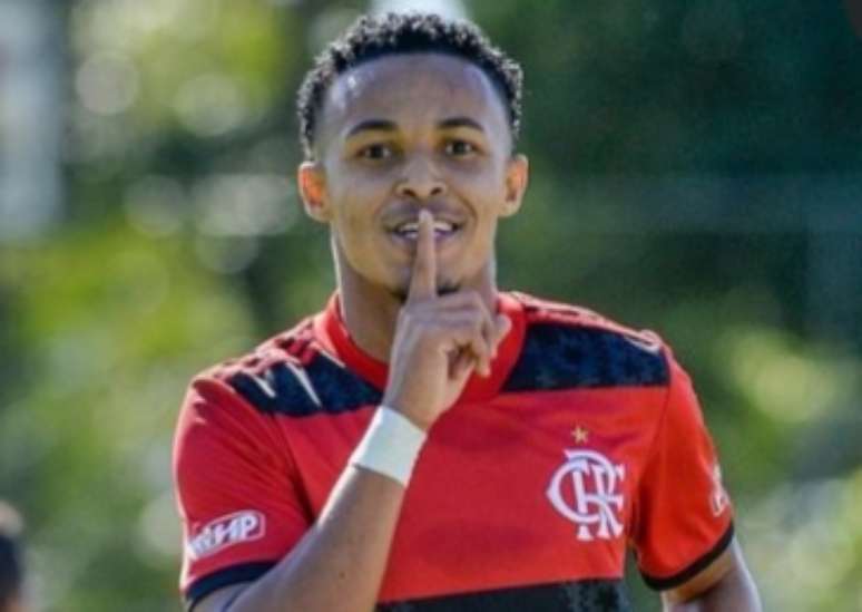 Lázaro é um nome de destaque do time jovem do Flamengo