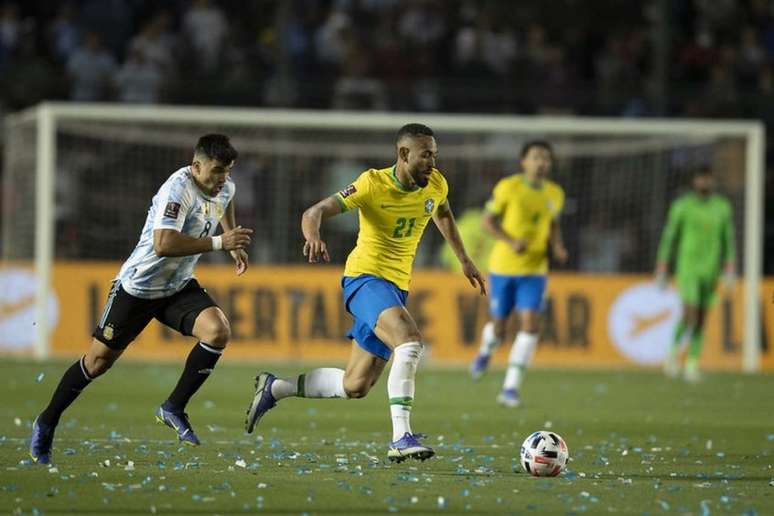 Matheus Cunha terá as companhias de Vinícius Júnior e Raphinha no ataque do Brasil (Foto: Lucas Figueiredo/CBF)