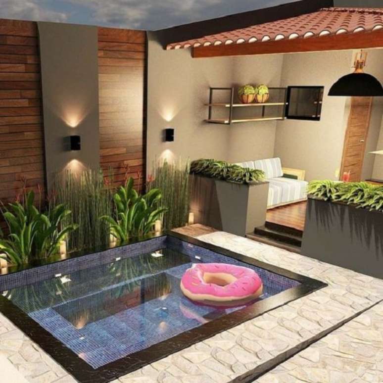 27. Piscina quadrada e pequena &ndash; Foto Damaris Lourenco