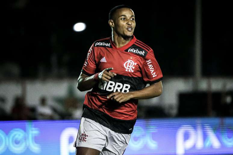 Garotos do Flamengo batem a Portuguesa na estreia do Carioca