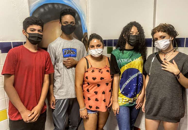 Os alunos Vinicius, Davi, Marina, Evelly e Lohaine participaram da ação @Patrícia Vilas Boas/Agência Mural