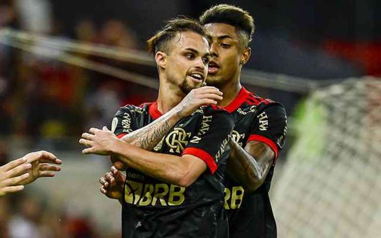 Michael e Bruno Henrique em ação com a camisa do Flamengo (Foto: Marcelo Cortes / CRF)