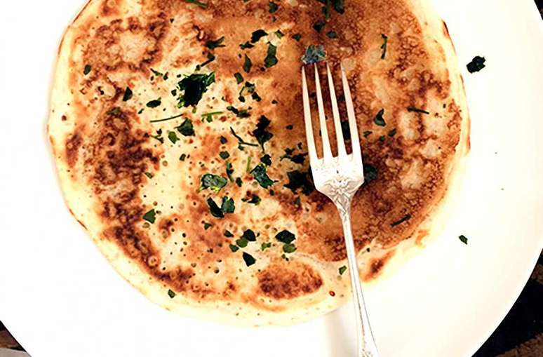 Panqueca de polvilho azedo com queijo ralado