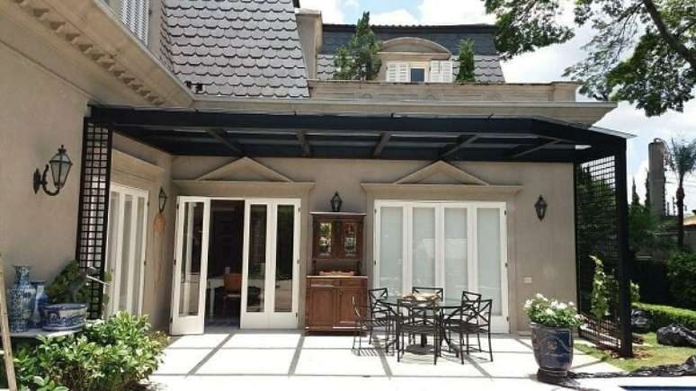 54. Varanda com pergolado de ferro &ndash; Foto Eng Evandro Carvalho