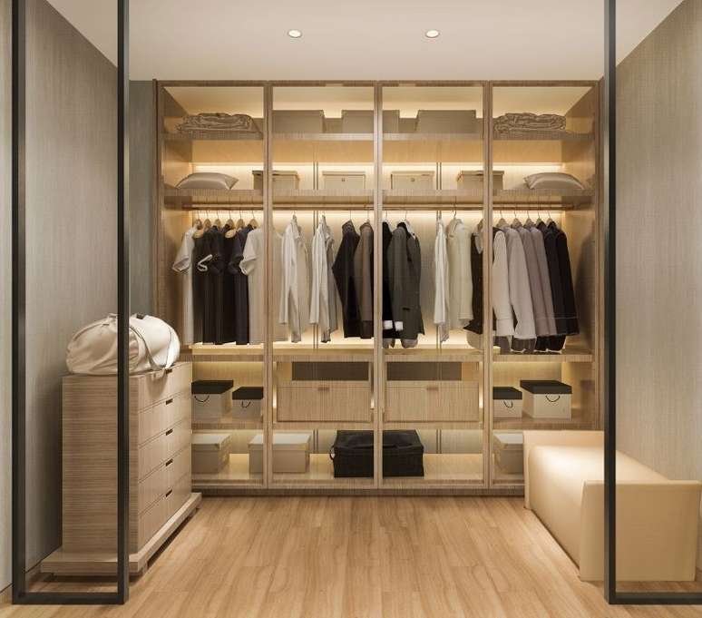 A recomendação é que closets compartilhados possuam cores mais neutras |