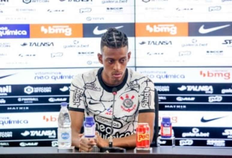 Robson Bambu vai vestir a camisa 3 no Timão (Foto: Rodrigo Coca/Ag.Corinthians)