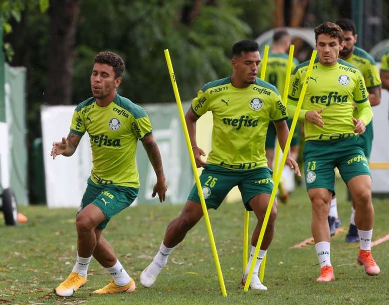 Jogadores do Verdão trabalham durante treino desta sexta, na Academia de Futebol (Foto: Cesar Greco/Palmeiras)