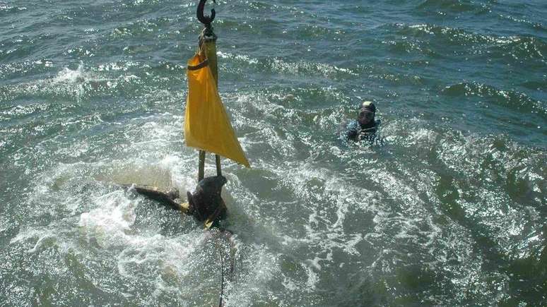 A águia Graf Spee foi recuperada em 2006 após 67 anos submersa