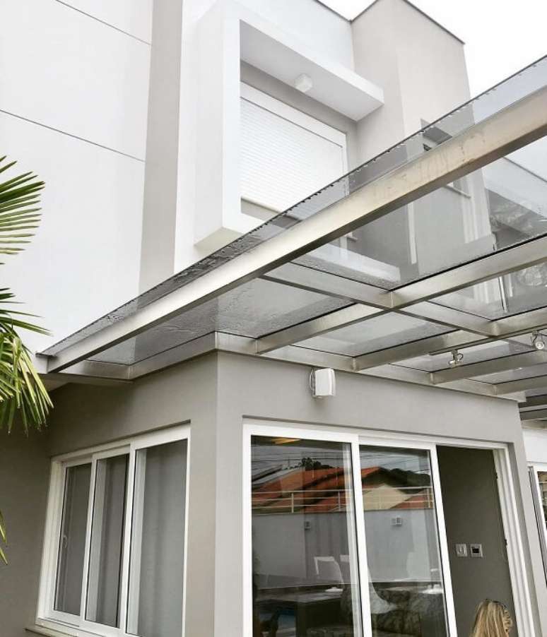 8. Pergolado de ferro com cobertura de vidro &ndash; Foto Cristiane Bertoli Arquitetur