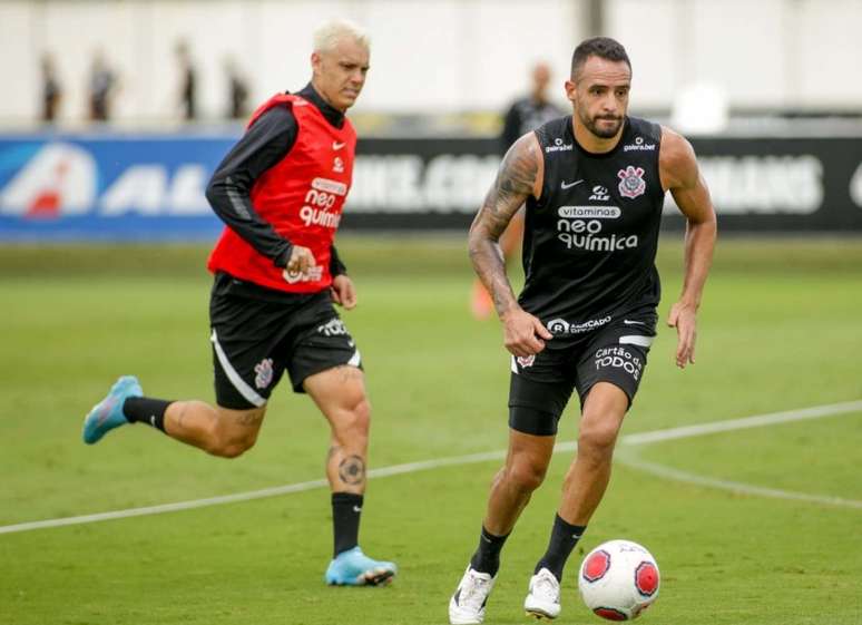 Diferentemente de Willian, Renato Augusto treinou com bola nesta sexta (28) (Foto: Rodrigo Coca/Ag.Corinthians)