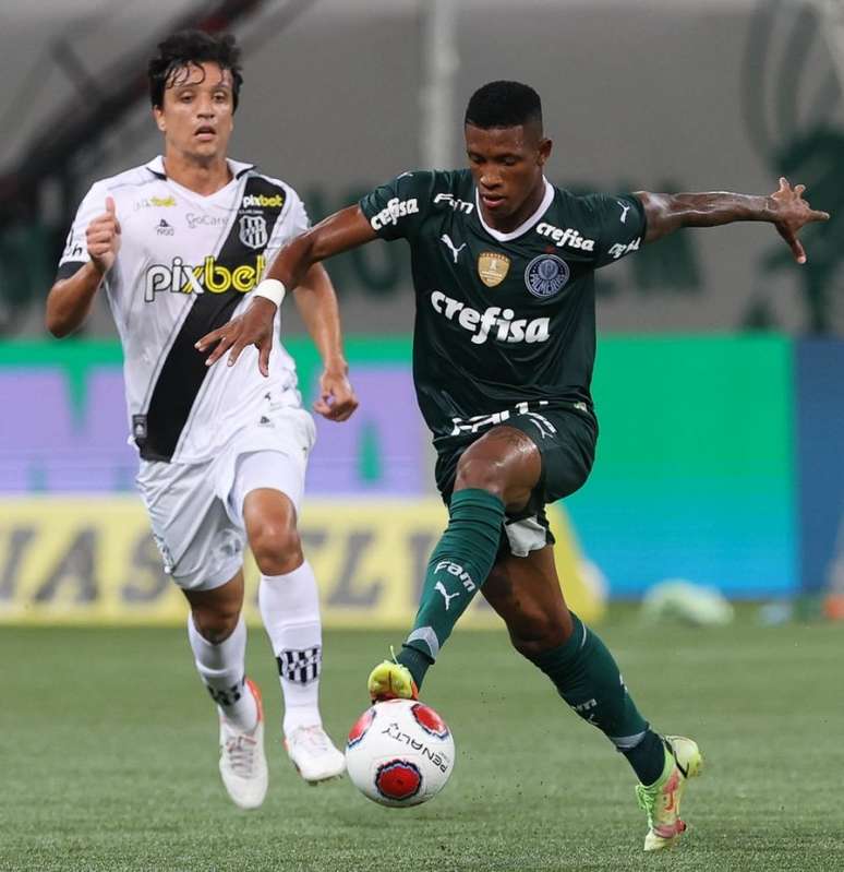 Danilo em campo durante a vitória por 3 a 0 sobre a Ponte Preta, na última quarta (Foto: Cesar Greco/Palmeiras)