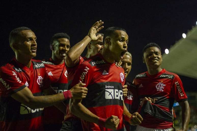 Lázaro marcou os gols da vitória do Flamengo contra a Portuguesa (Foto: Alexandre Vidal/Flamengo)