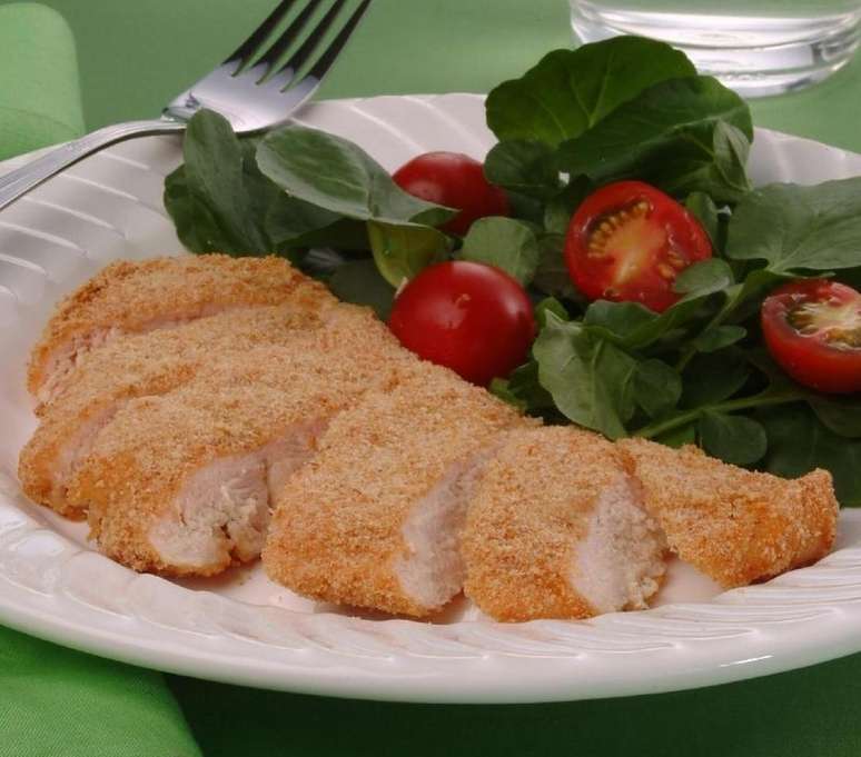 Frango à milanesa light (Reprodução / Guia Cozinha)